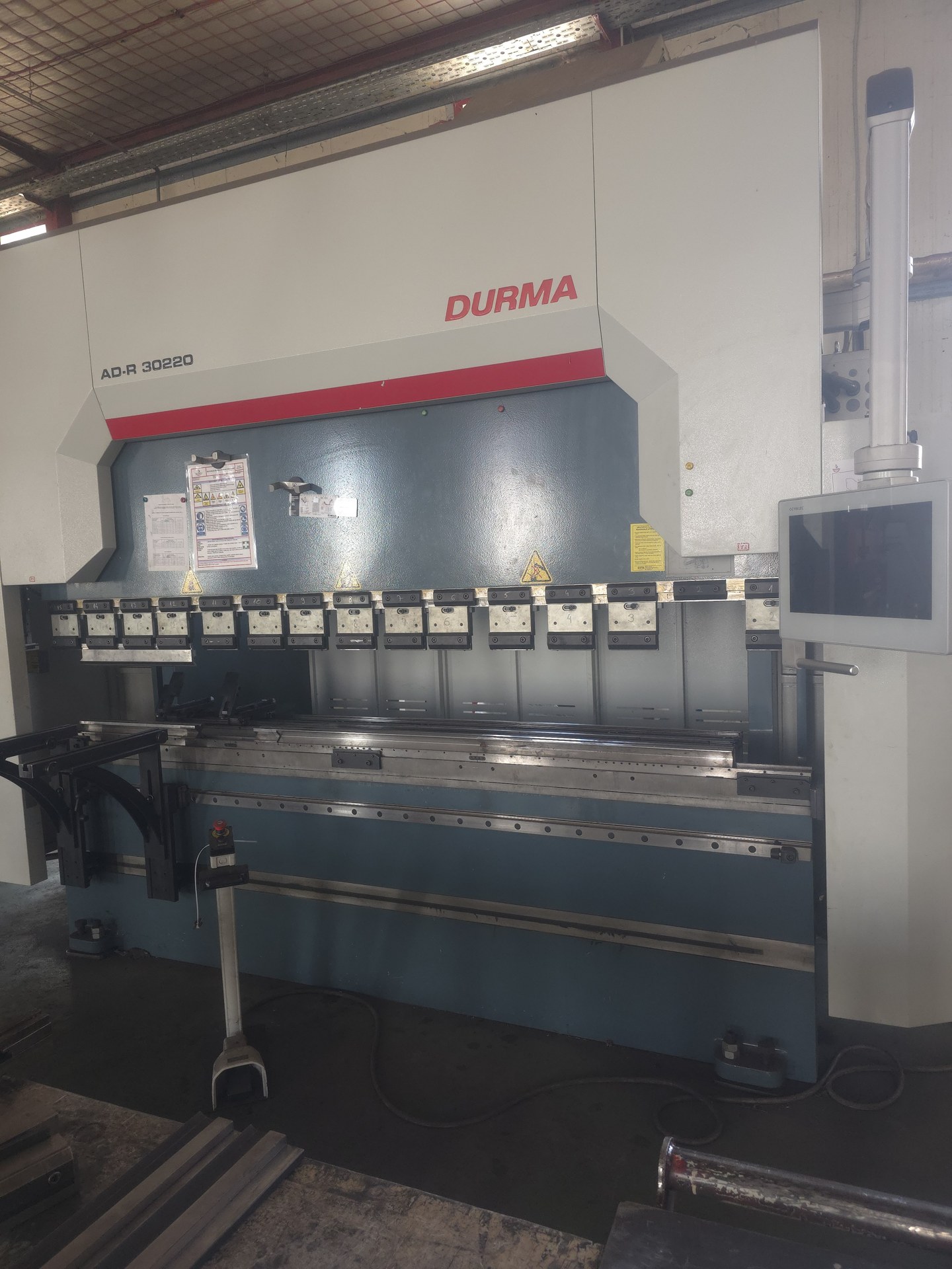 DURMA CNC apkant mašina u proizvodnom pogonu
