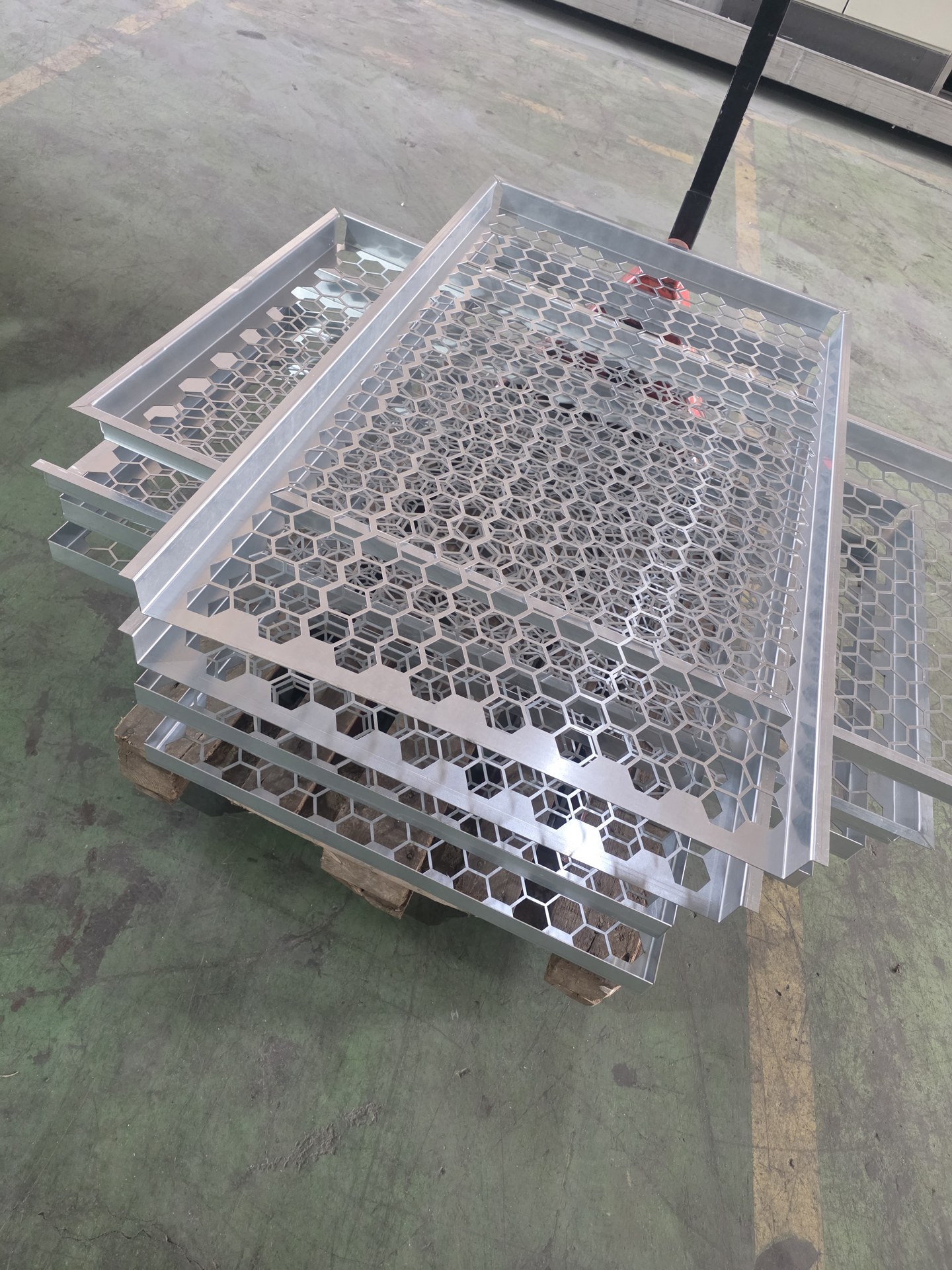 Detalj metalnih proizvoda iz proizvodnje Q-METALS CNC